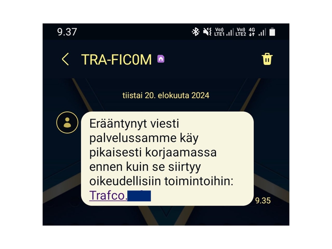 Tekstiviestin lähettäjänä ei ole ihan TRAFICOM, vaan melkein: TRA-FIC0M. Viestissä pelotellaan muka oikeudellisilla toimilla ja houkutellaan klikkaamaan huijaussivuille.